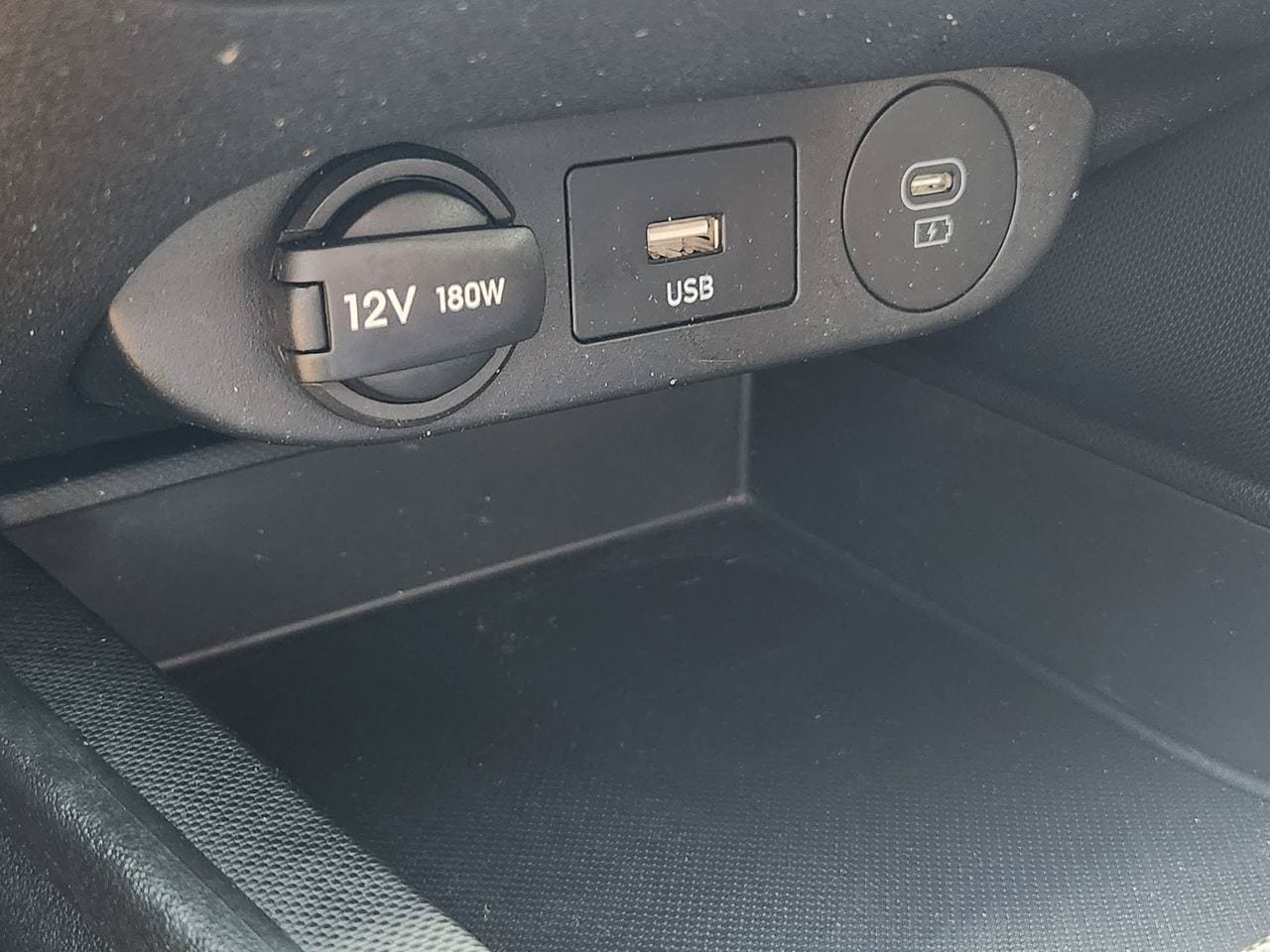 Used 2025 Hyundai Elantra SE w/ Cargo Package FWD image 17