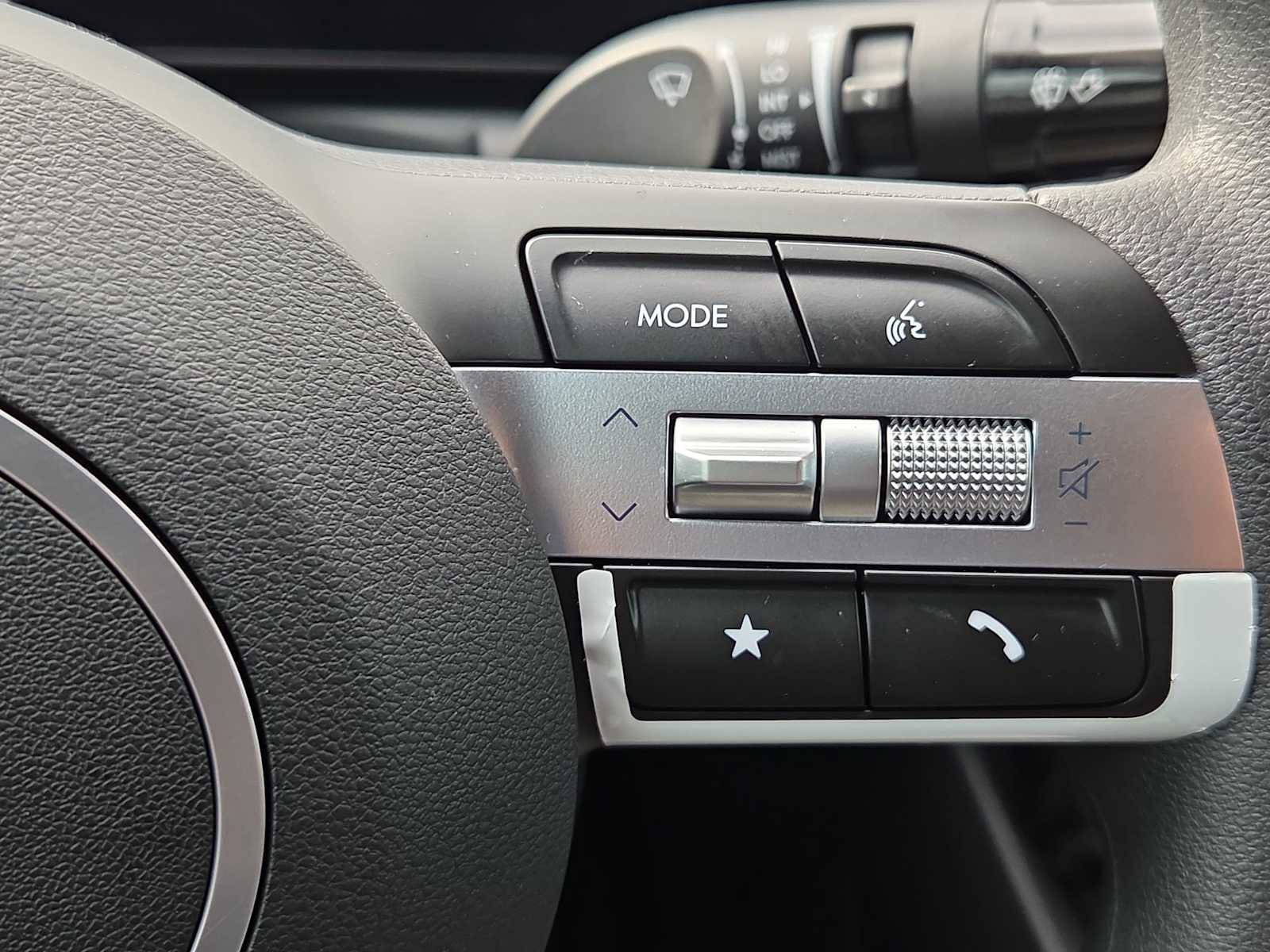 Certified 2025 Hyundai Santa Cruz SEL image 25