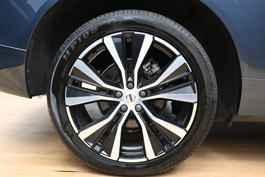 Used 2024 Volvo XC60 B5 Plus w/ Protection Package Premier AWD/4WD image 14