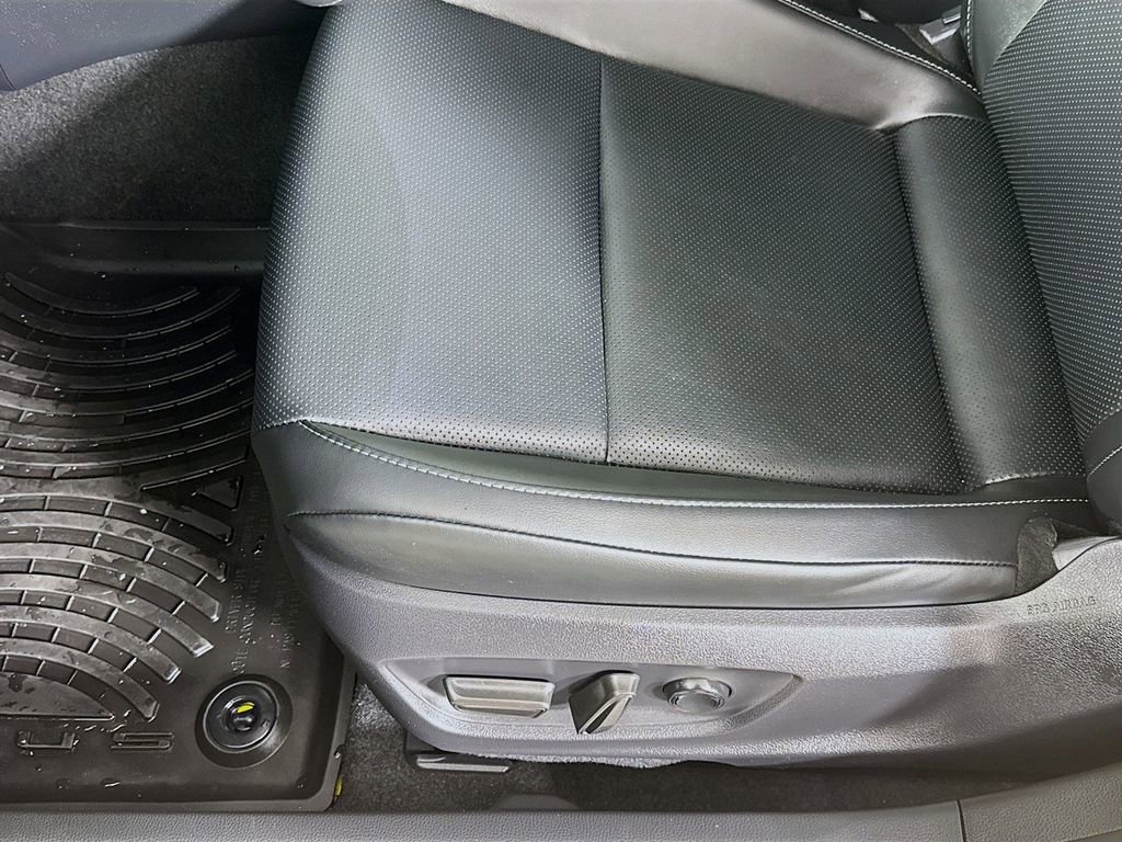 Used 2024 Toyota Prius XLE AWD/4WD image 34