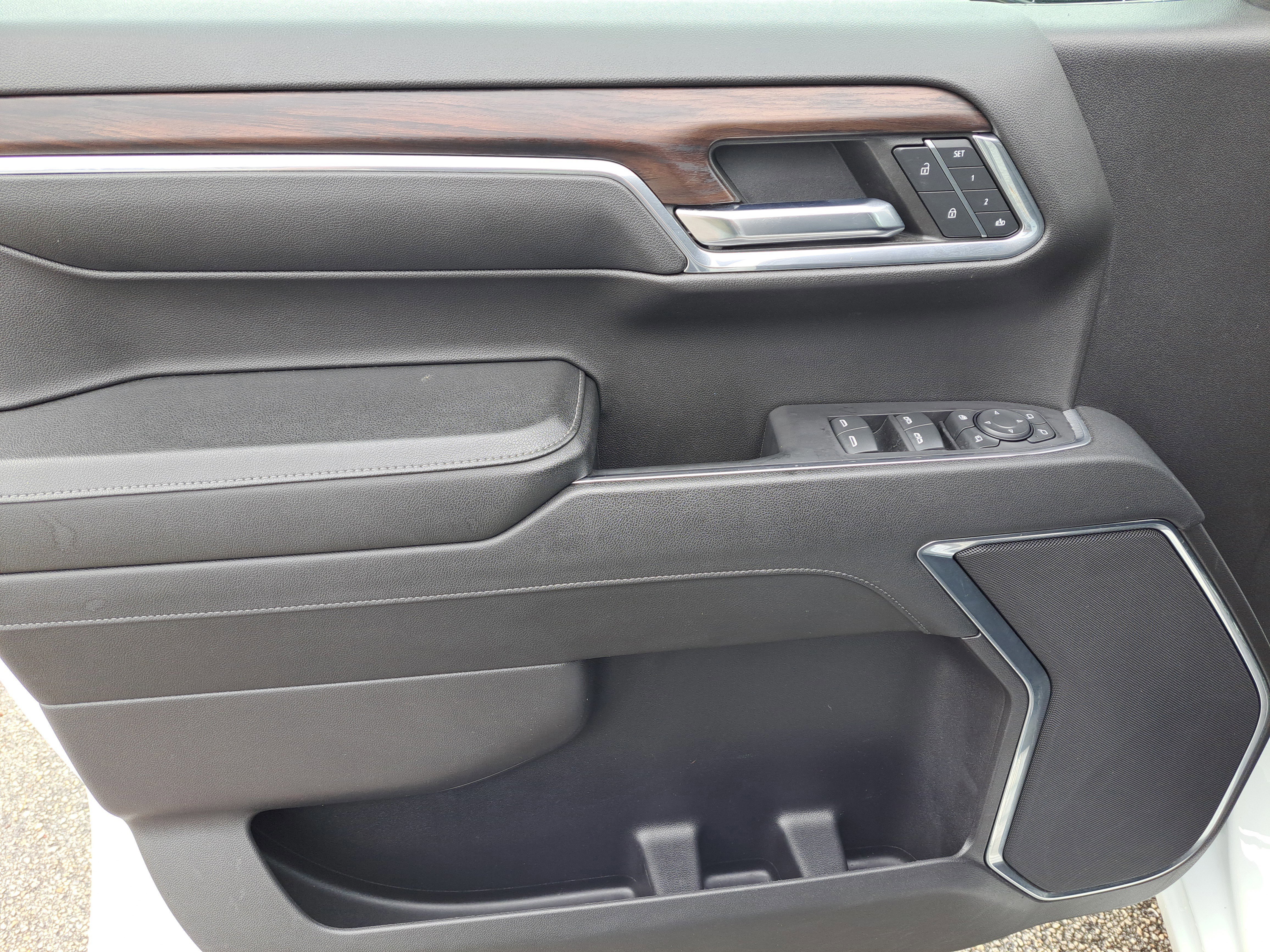 Used 2024 GMC Sierra 1500 SLT image 10