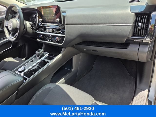Used 2025 Nissan Pathfinder SV AWD/4WD image 17
