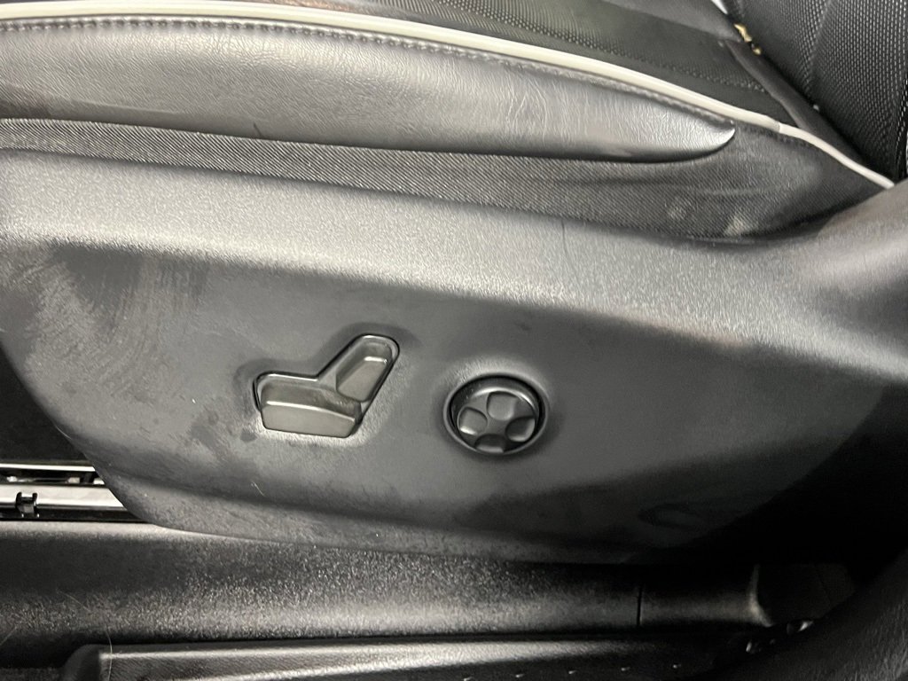 Used 2022 Chrysler Pacifica Limited w/ Uconnect Theater Family Group image 26