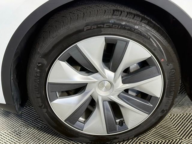 Used 2024 Tesla Model Y Long Range AWD/4WD image 14