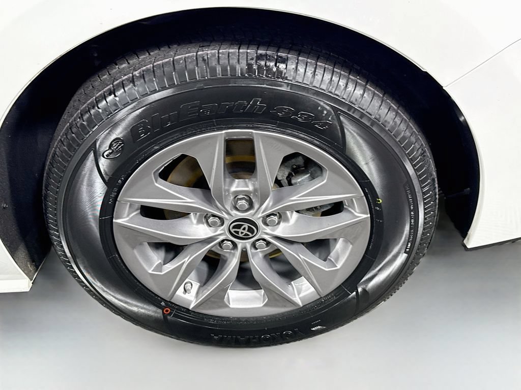 Certified 2022 Toyota Sienna XLE w/ XLE Plus Package FWD image 38