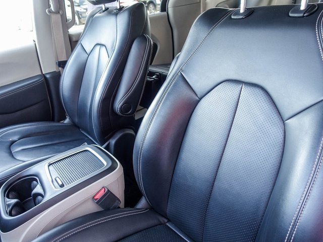 Used 2023 Chrysler Pacifica Touring-L image 24