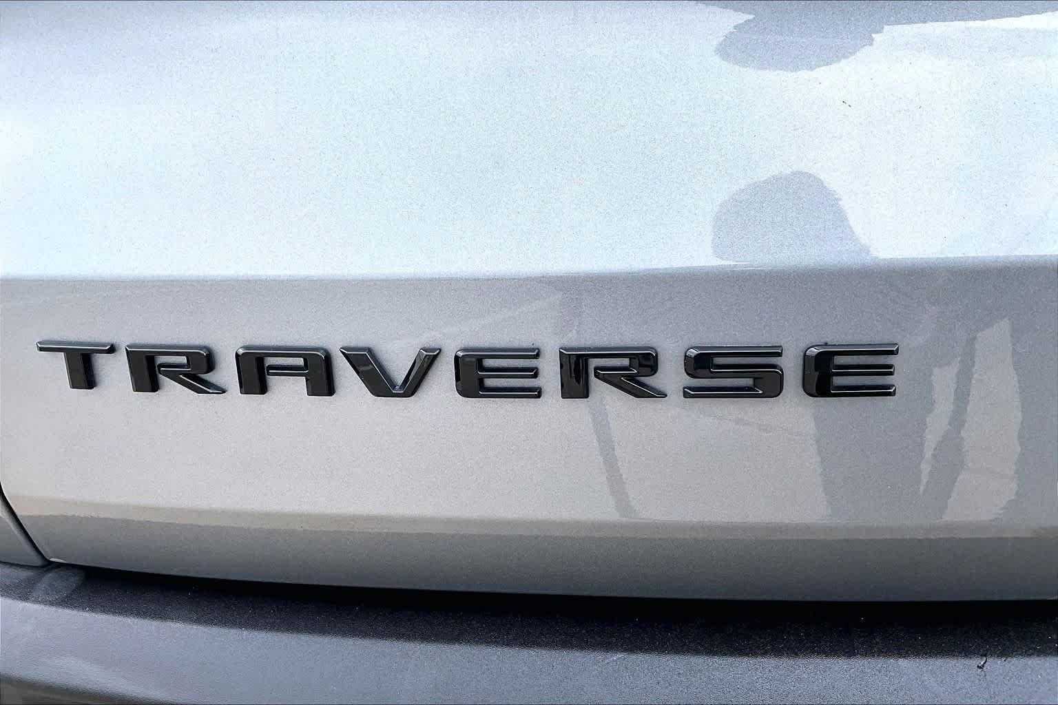 Used 2025 Chevrolet Traverse LT w/ Midnight/Sport Edition FWD image 10