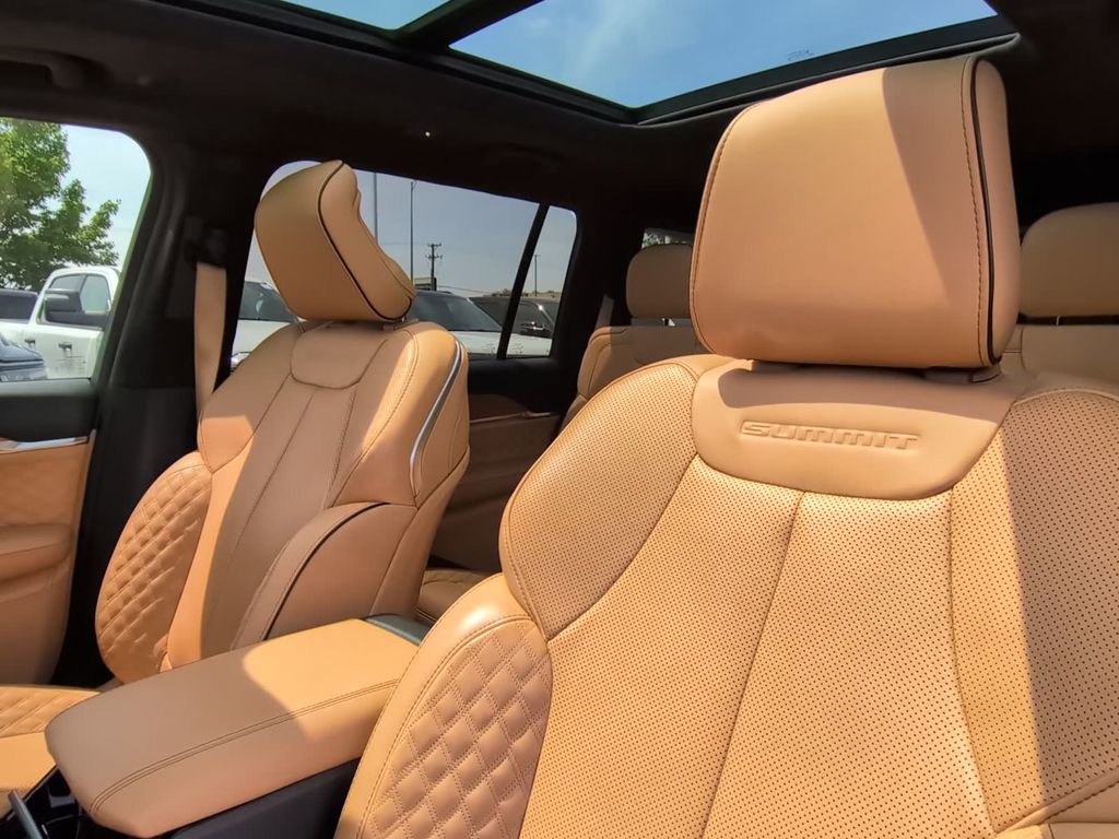 Used 2024 Jeep Grand Cherokee L Summit AWD/4WD image 25