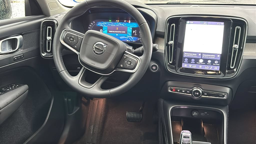 Used 2023 Volvo XC40 B5 Plus w/ Climate Package AWD/4WD image 7
