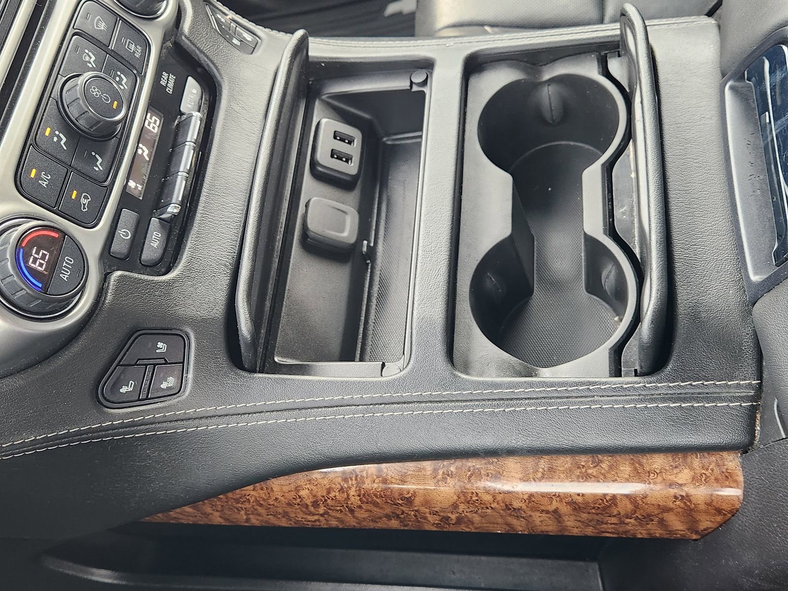 Used 2019 Chevrolet Suburban Premier image 23