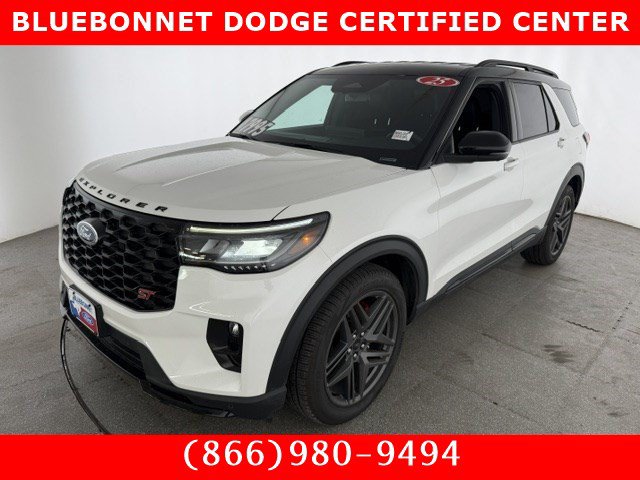 Used 2025 Ford Explorer ST RWD image 1