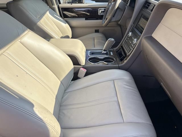 Used 2017 Lincoln Navigator Select AWD/4WD image 23