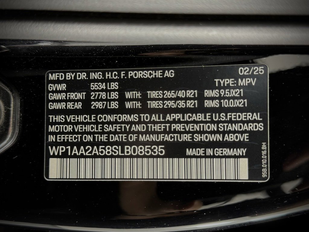 Certified 2025 Porsche Macan image 32