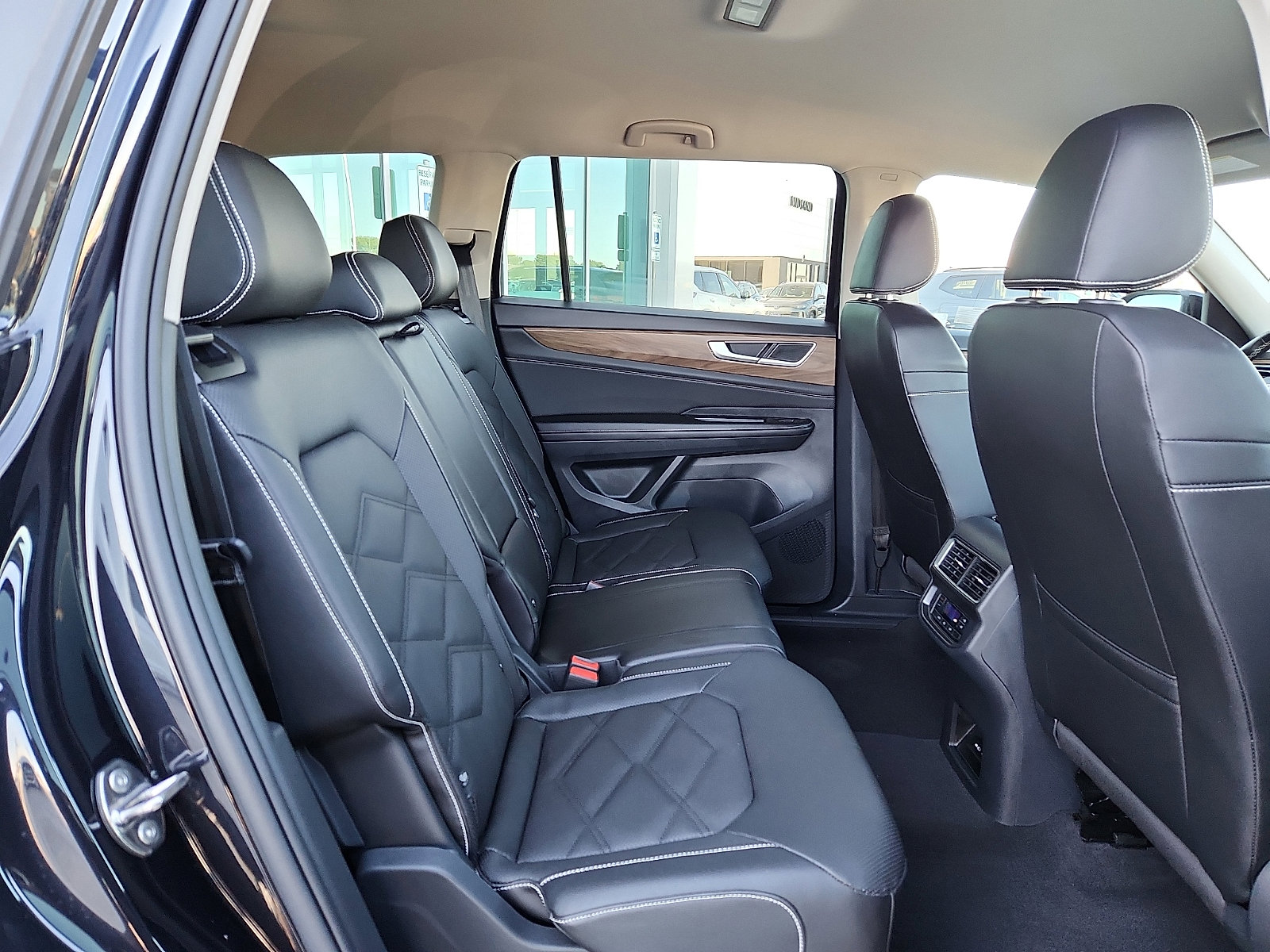 Used 2026 Volkswagen Atlas SE image 14