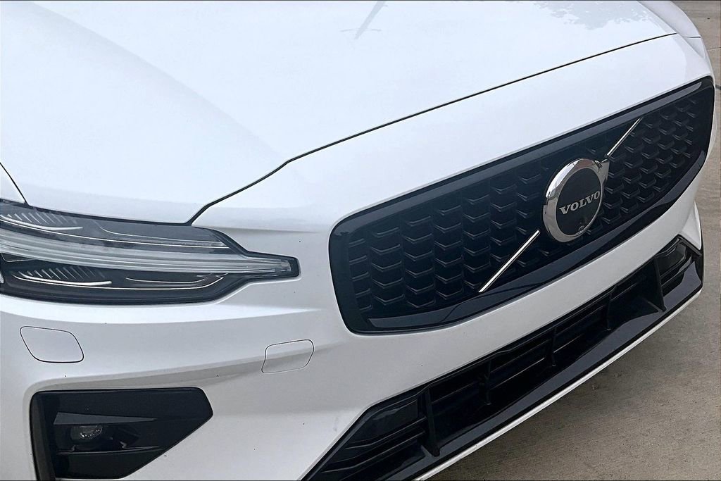 Used 2025 Volvo S60 B5 Plus AWD/4WD image 37