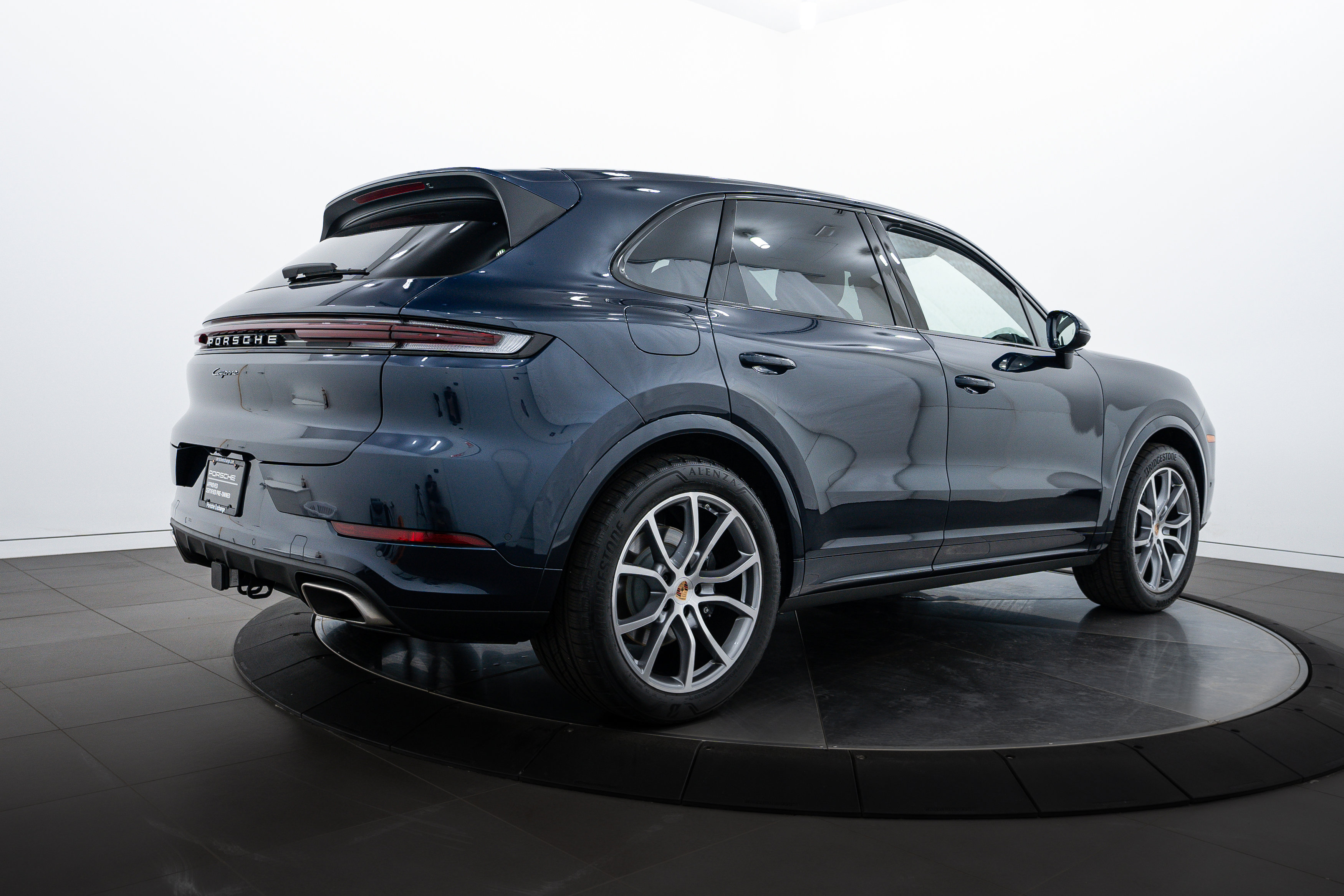 Certified 2025 Porsche Cayenne image 7