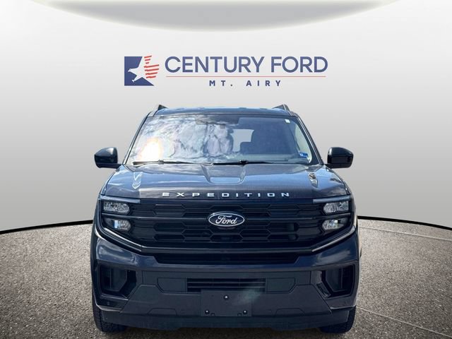 Used 2025 Ford Expedition Max Active AWD/4WD image 3
