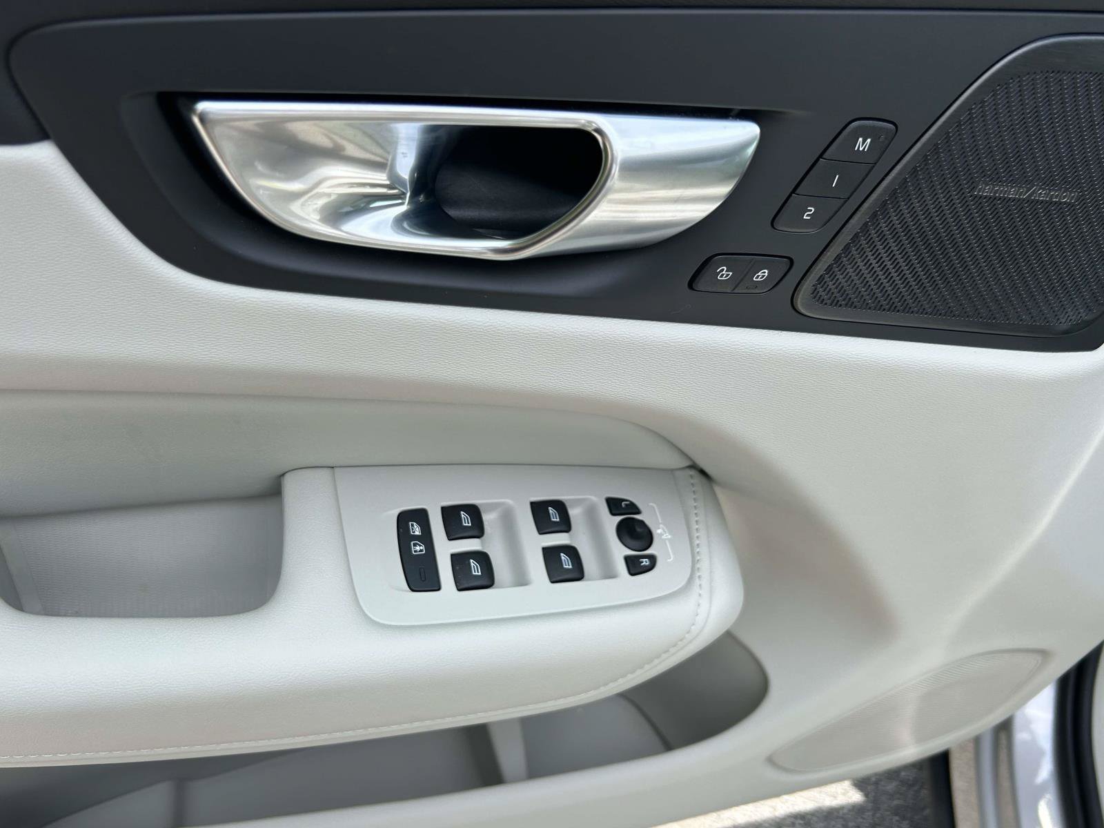 Certified 2025 Volvo XC60 B5 Ultra AWD/4WD image 20