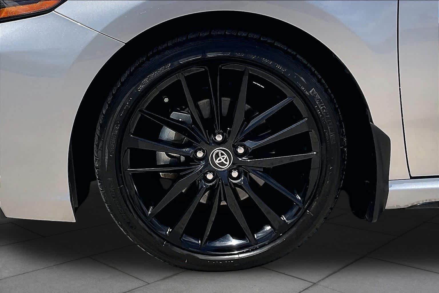 Used 2024 Toyota Camry XSE FWD image 11