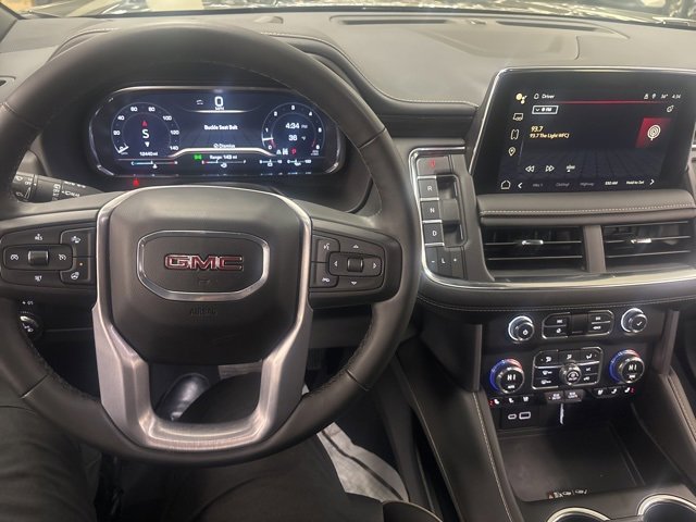 Used 2024 GMC Yukon XL SLT w/ SLT Luxury Package image 18