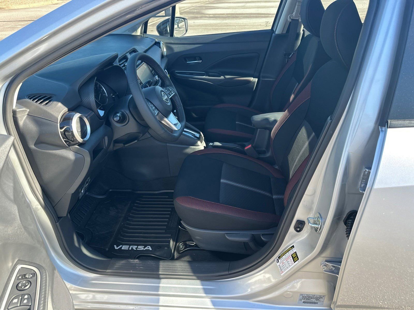 New 2025 Nissan Versa SR w/ Trunk Package image 9