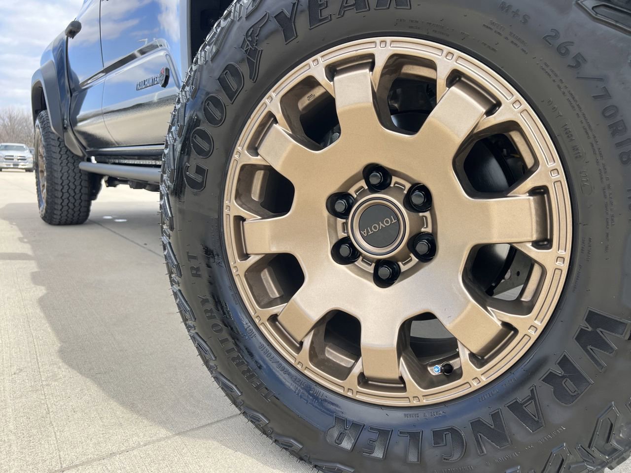 Used 2025 Toyota Tacoma Trailhunter image 12