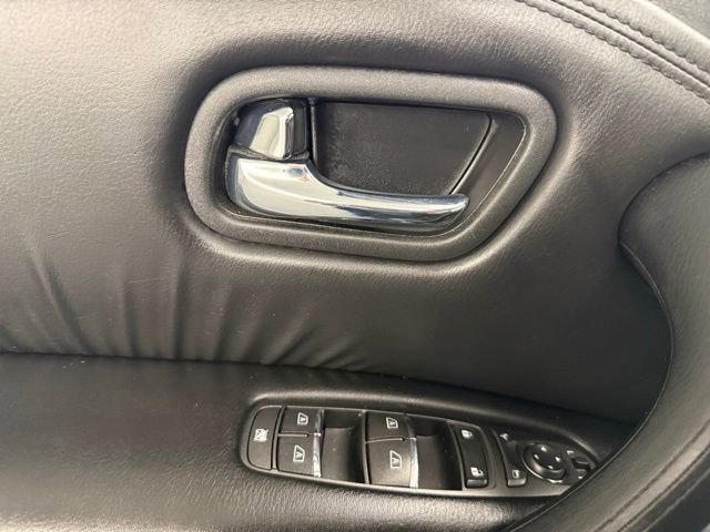 Used 2022 Nissan Armada SV w/ SV Appearance Package image 32