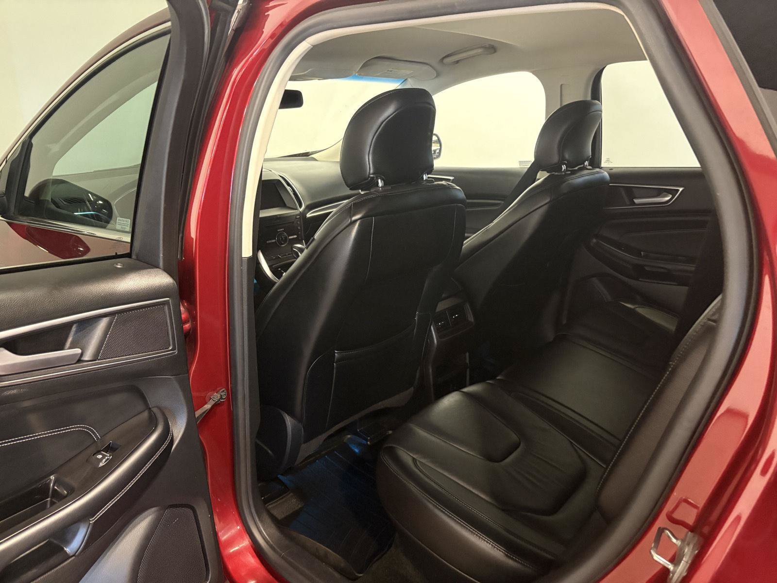 Used 2015 Ford Edge Titanium AWD/4WD image 32