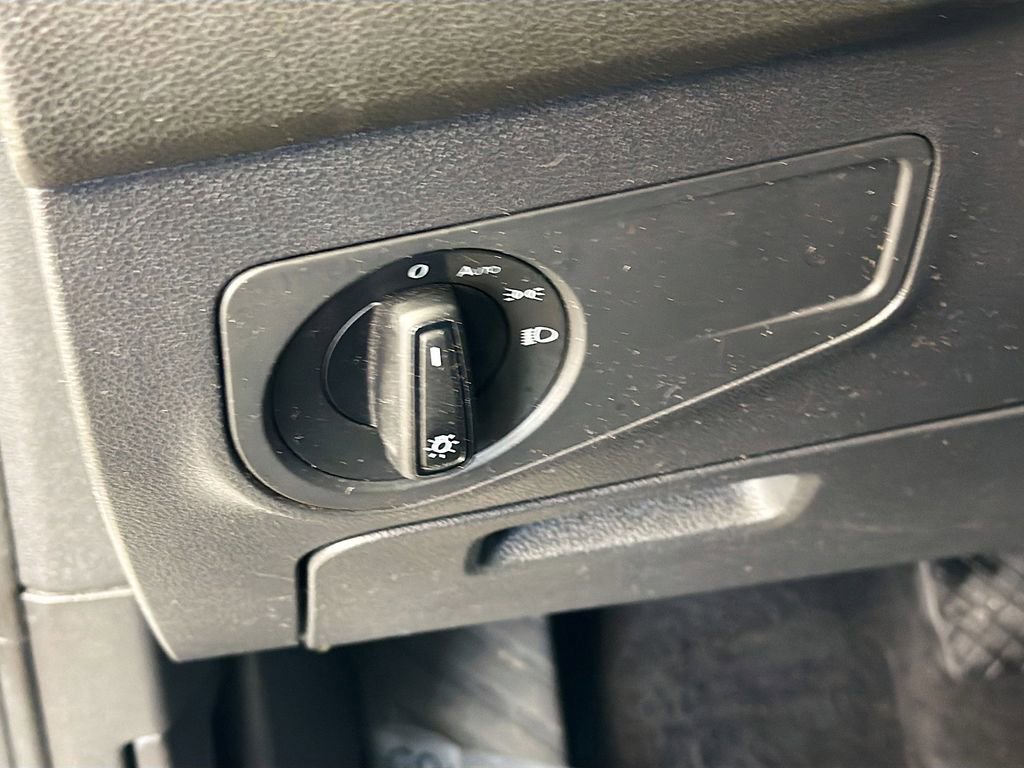 Used 2018 Volkswagen Tiguan S FWD image 13