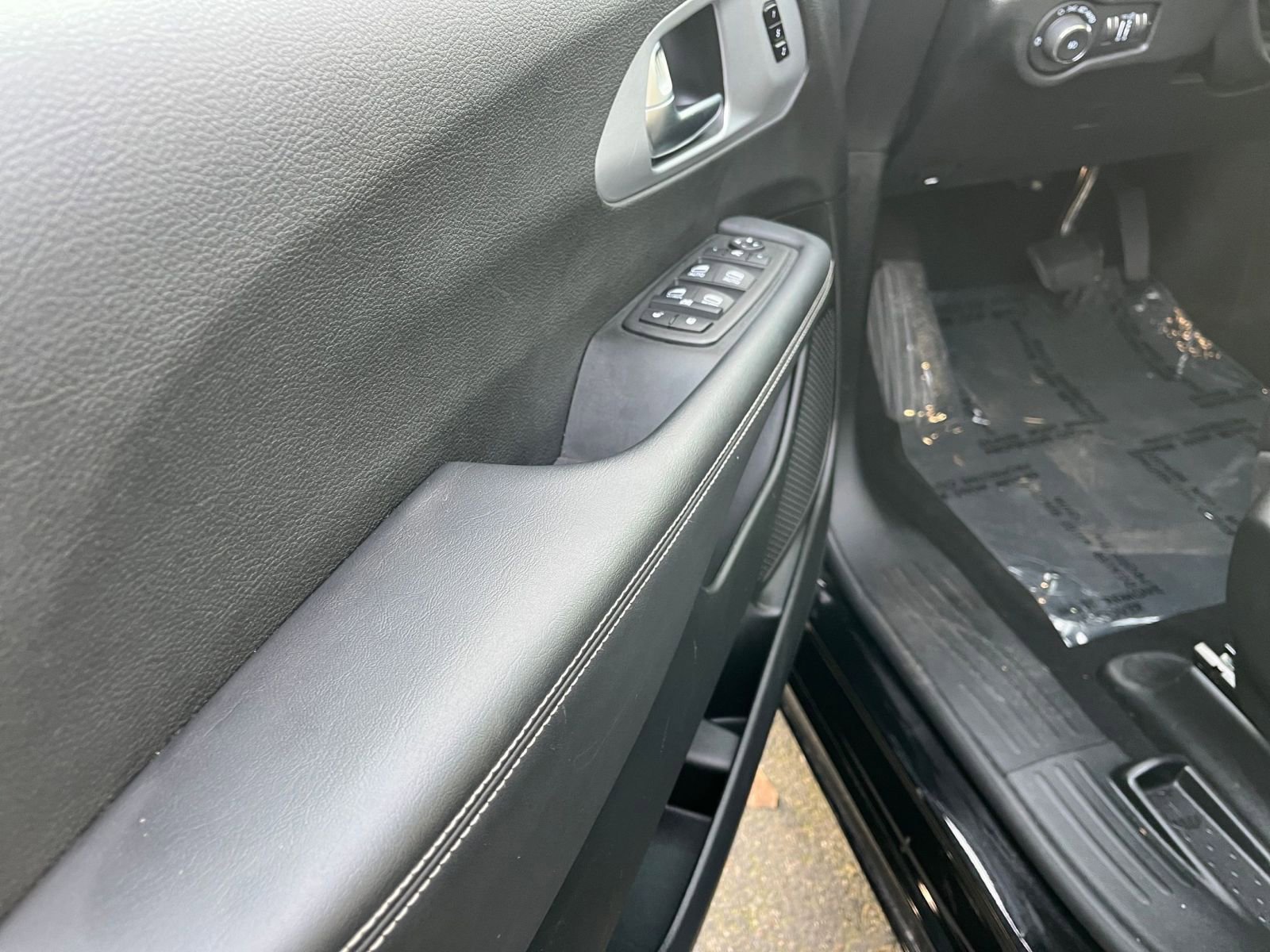 Used 2025 Chrysler Pacifica Limited image 18