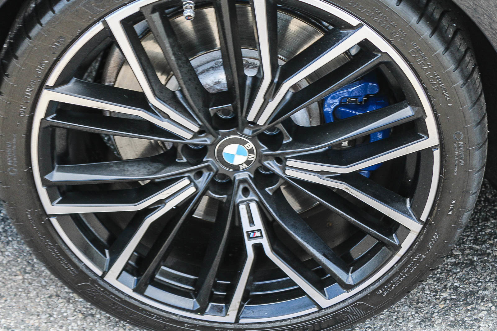 Used 2022 BMW M550i xDrive image 11