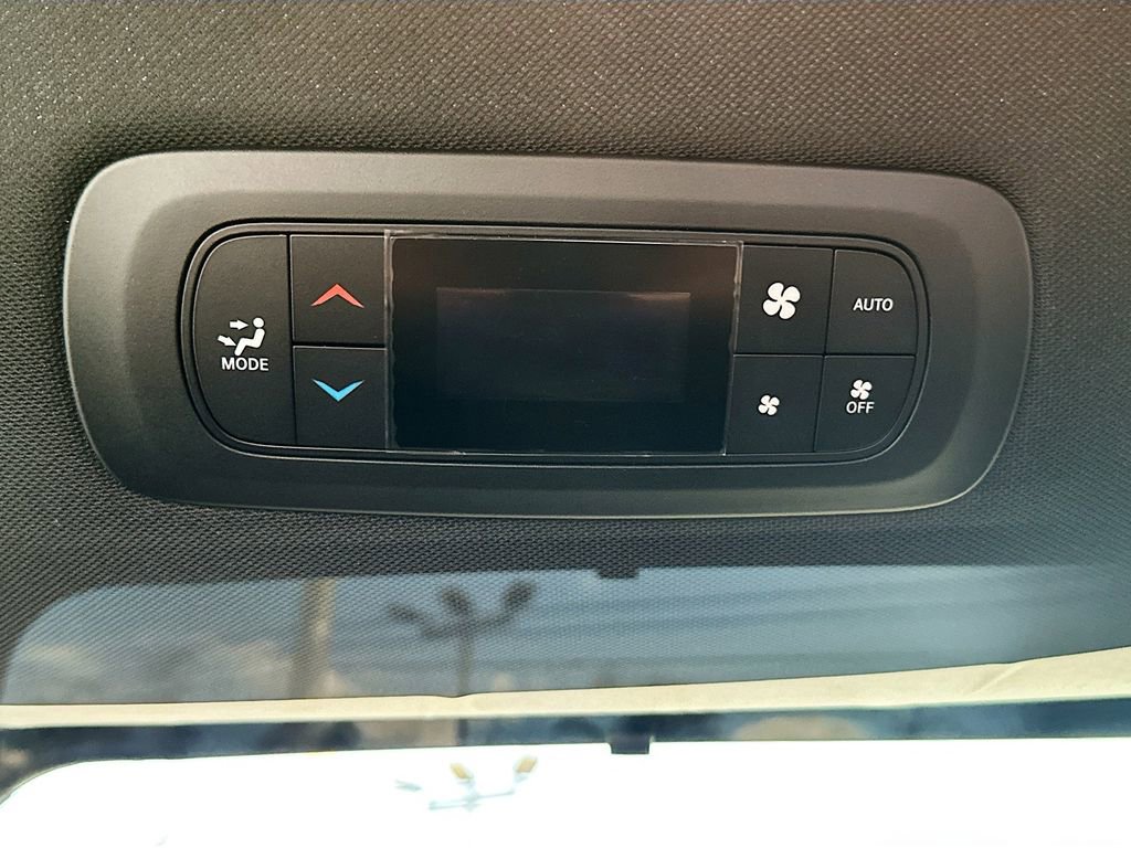 New 2026 Chrysler Pacifica Select image 32