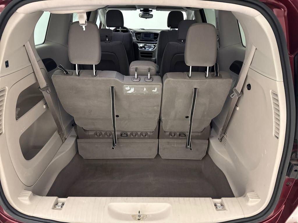 Used 2017 Chrysler Pacifica Touring image 13