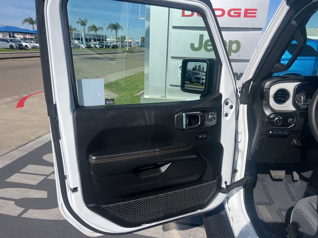 Used 2025 Jeep Wrangler Unlimited Sahara AWD/4WD image 26