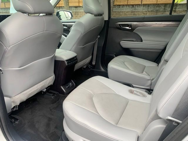 Used 2021 Toyota Highlander Platinum AWD/4WD image 17