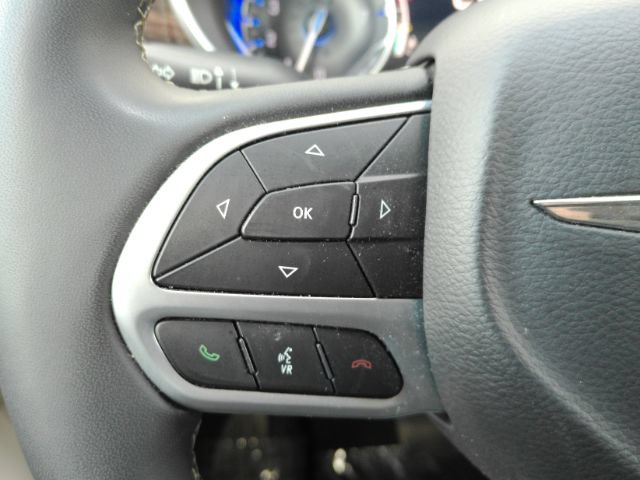 Used 2023 Chrysler Pacifica Limited FWD image 43