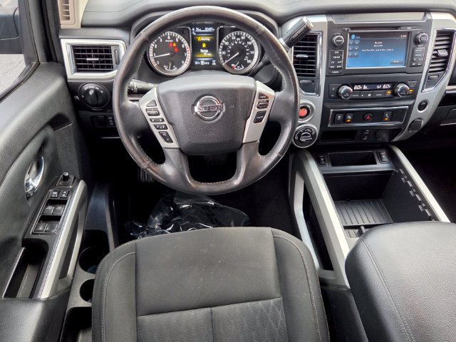 Used 2018 Nissan Titan SV w/ SV Convenience Package AWD/4WD image 14