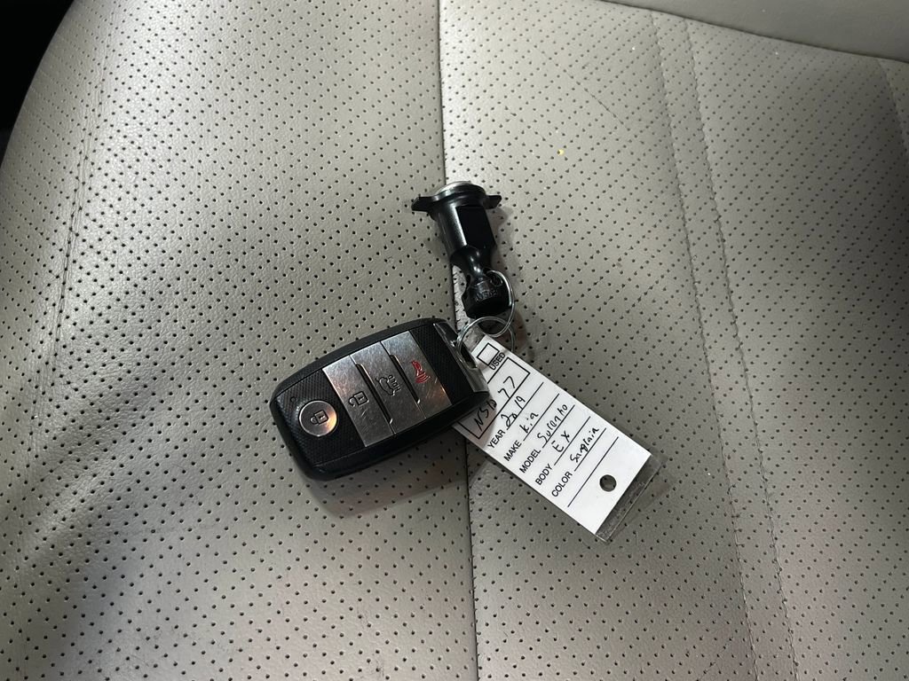 Used 2019 Kia Sorento EX image 38