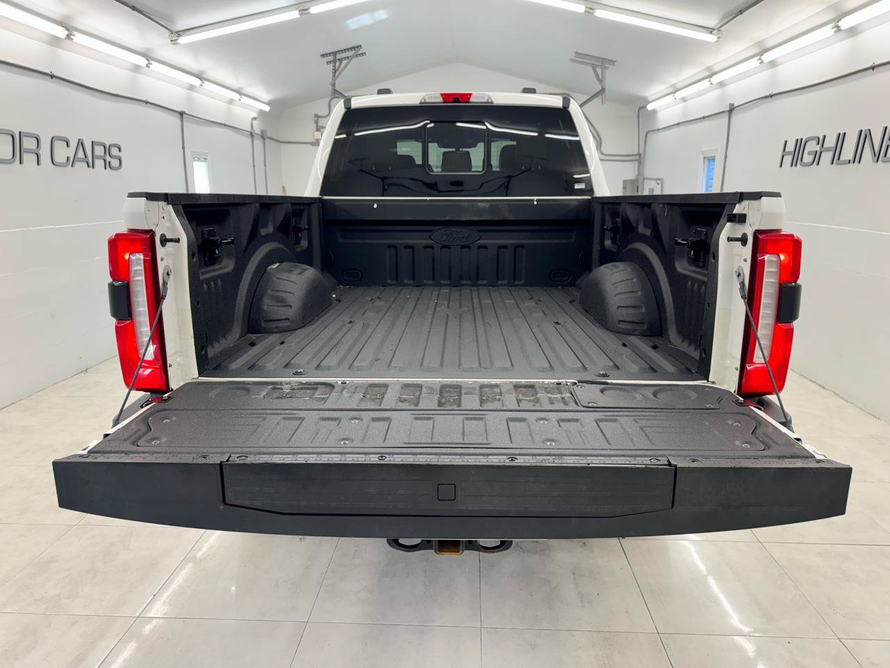 Used 2023 Ford F350 Lariat w/ Lariat Ultimate Package AWD/4WD image 6