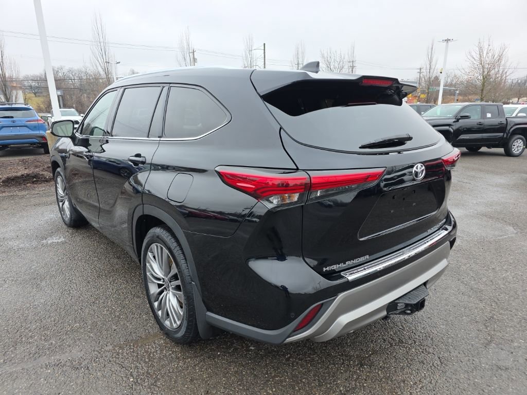 Used 2021 Toyota Highlander Platinum image 4