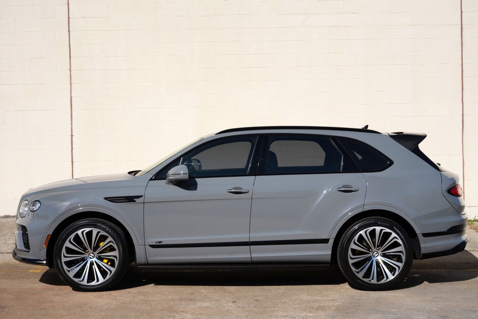 Used 2022 Bentley Bentayga AWD/4WD image 55