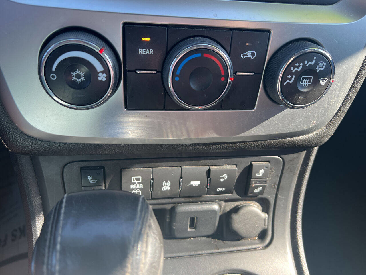 Used 2015 GMC Acadia SLE image 22