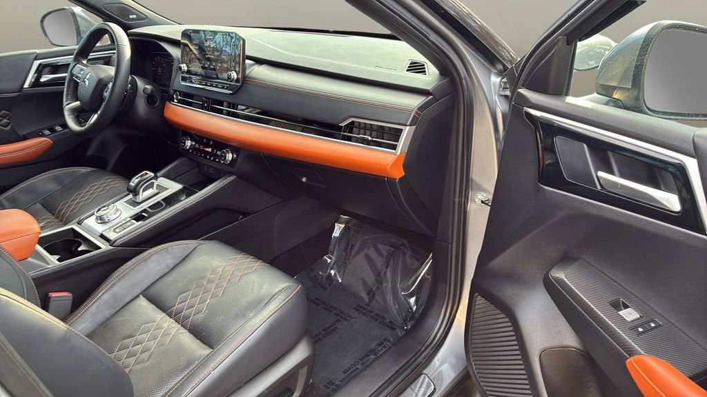 Used 2023 Mitsubishi Outlander SEL image 10