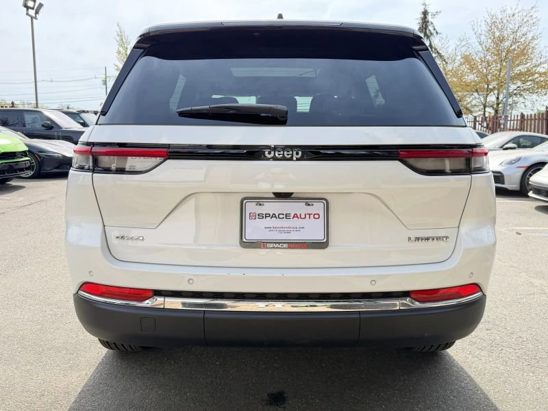 Used 2024 Jeep Grand Cherokee Limited image 6