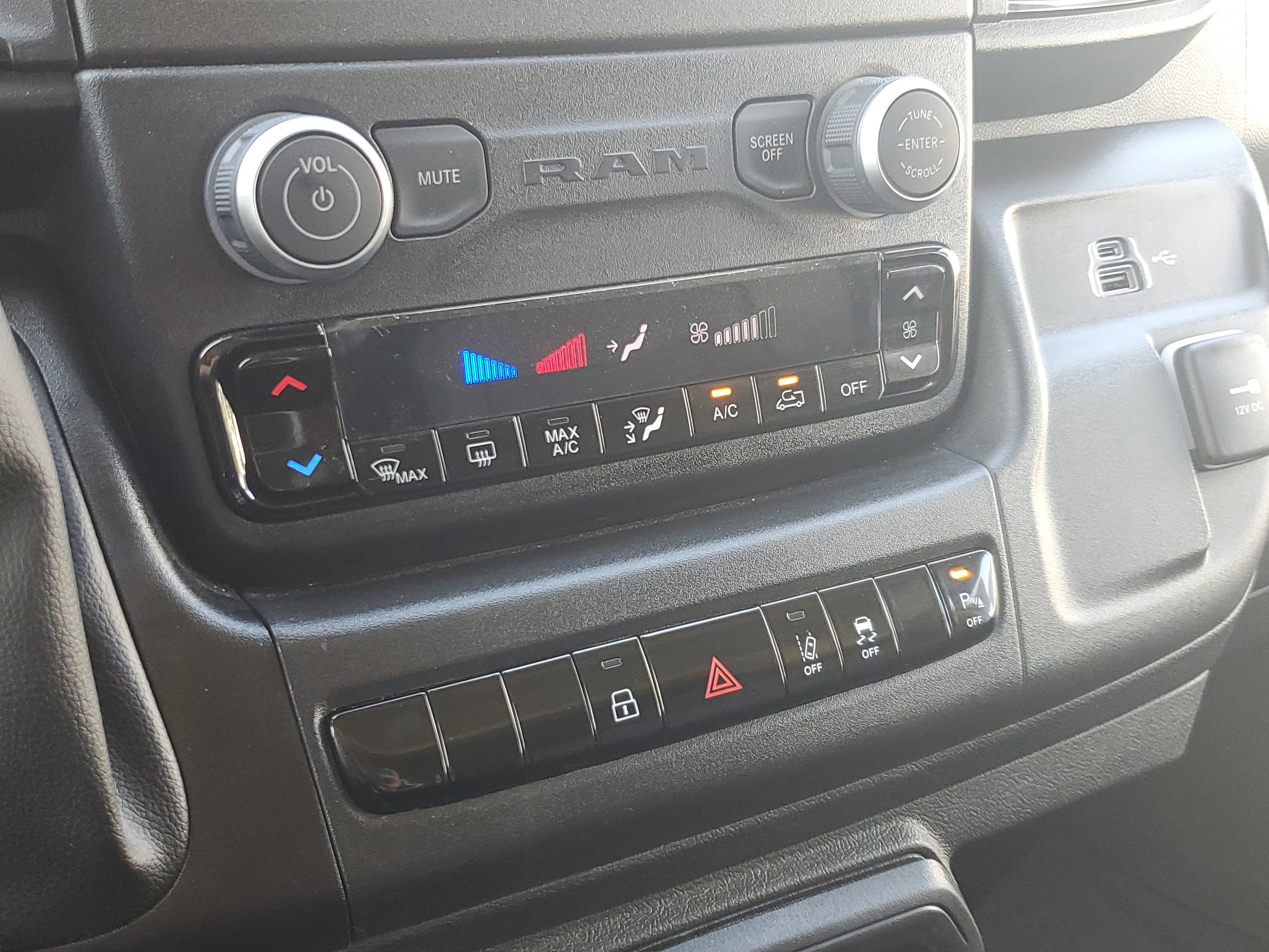 Used 2025 RAM ProMaster 2500 w/ Safety Group image 17