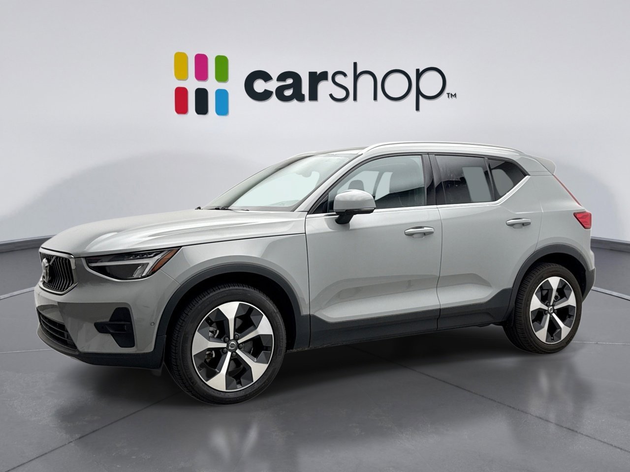 Used 2025 Volvo XC40 B5 Plus AWD/4WD image 1