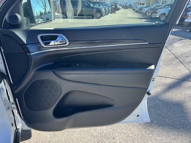 Used 2021 Jeep Grand Cherokee Limited AWD/4WD image 34