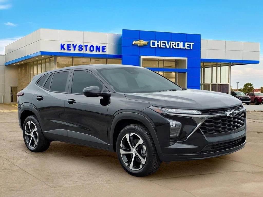 Used 2025 Chevrolet Trax RS w/ Sunroof Package FWD image 1