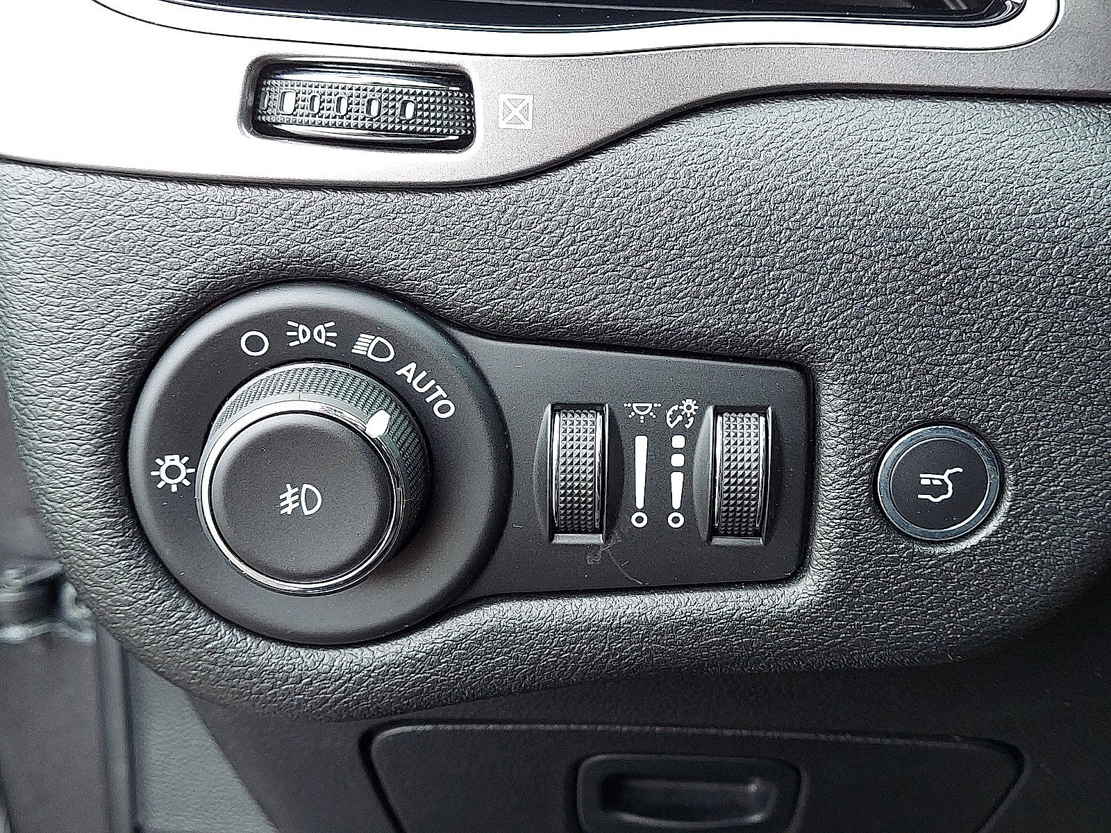 Used 2019 Jeep Cherokee Limited AWD/4WD image 26