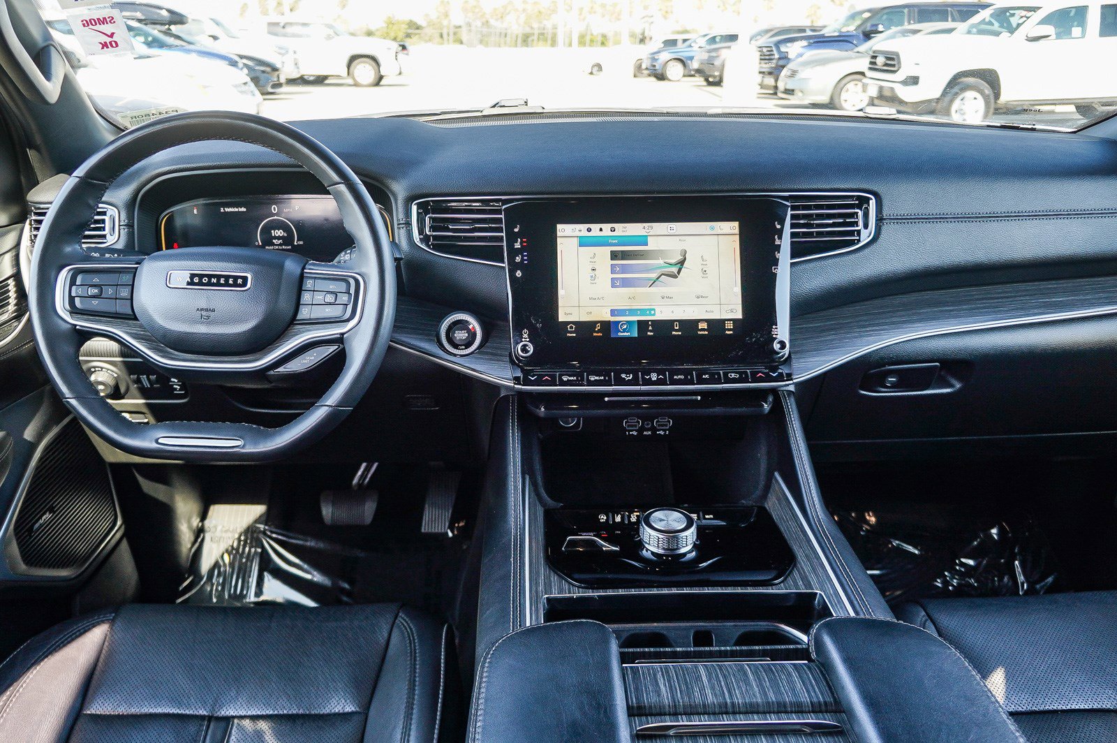 Used 2023 Jeep Wagoneer L Series II AWD/4WD image 13